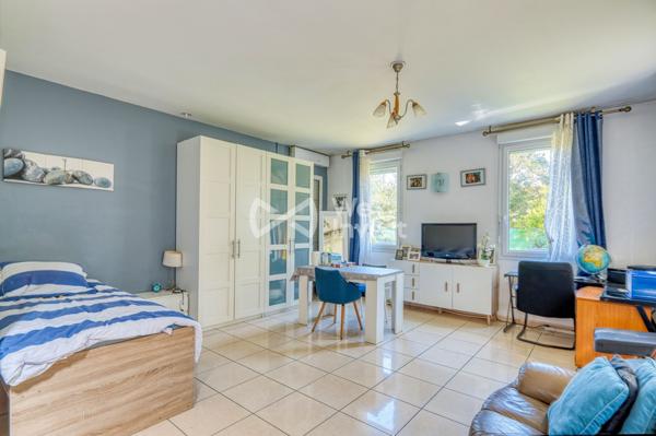 À vendre : Maison spacieuse avec potentiel d’investissement à Bron