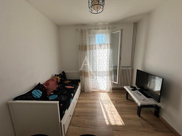 À LIVRY-GARGAN - 3 PIÈCES INDÉPENDANT AVEC CAVE ET REMISE