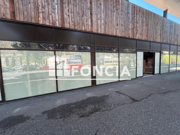 Location Local commercial 1 pièce 200 m² - INTERMARCHE Digne Les Bains 04000