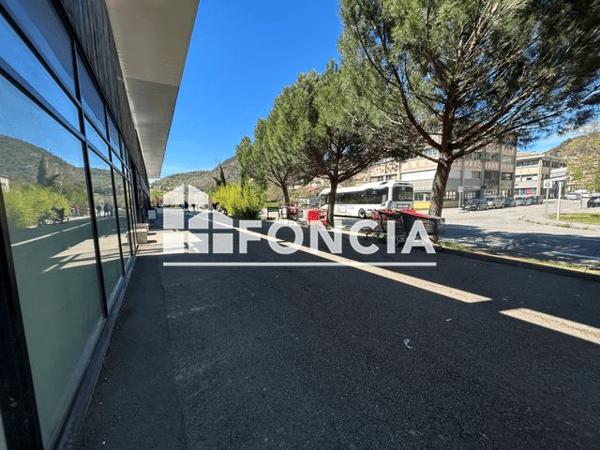 Location Local commercial 1 pièce 200 m² - INTERMARCHE Digne Les Bains 04000