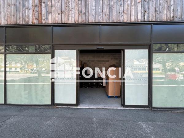 Location Local commercial 1 pièce 200 m² - INTERMARCHE Digne Les Bains 04000