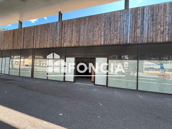 Location Local commercial 1 pièce 200 m² - INTERMARCHE Digne Les Bains 04000