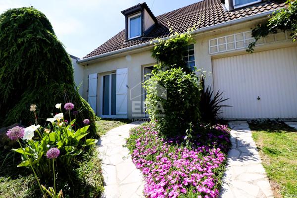 MAISON FAMILIALE LUMINEUSE AVEC GARAGE ET JARDIN ARBORÉ
