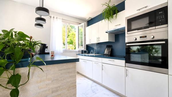 MAISON FAMILIALE LUMINEUSE AVEC GARAGE ET JARDIN ARBORÉ
