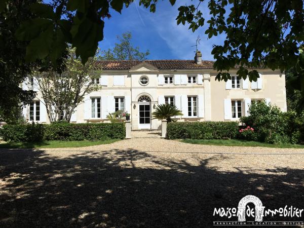 Vente Belle Demeure du XVIIIème siècle - 9 pièces - Parc arboré de 5000m² - Piscine - COGNAC
