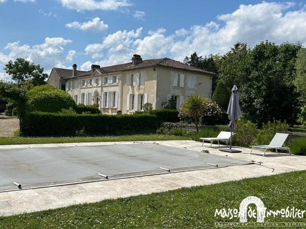 Vente Belle Demeure du XVIIIème siècle - 9 pièces - Parc arboré de 5000m² - Piscine - COGNAC