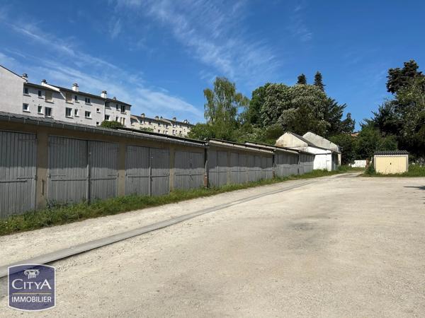 Parking à vendre 300m² Bourges (18000)