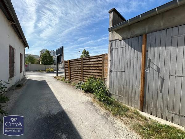 Parking à vendre 300m² Bourges (18000)