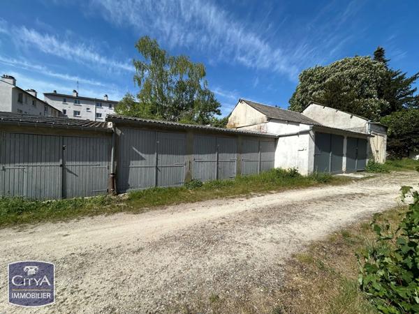 Parking à vendre 300m² Bourges (18000)