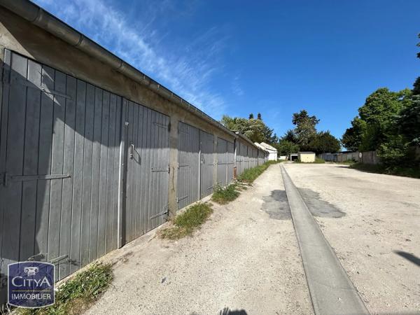 Parking à vendre 300m² Bourges (18000)