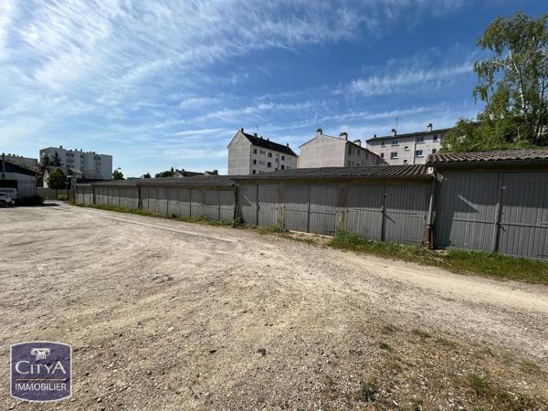 Parking à vendre 300m² Bourges (18000)