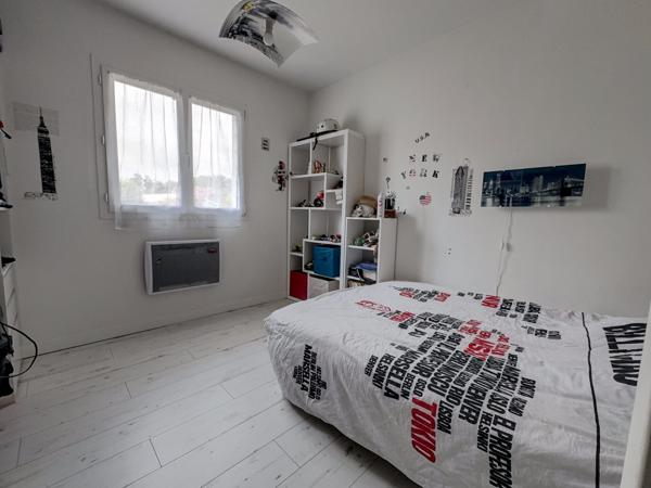 Biganos ! Maison 4P de 87 m2, parcelle de 806 m2, double garage, piscine