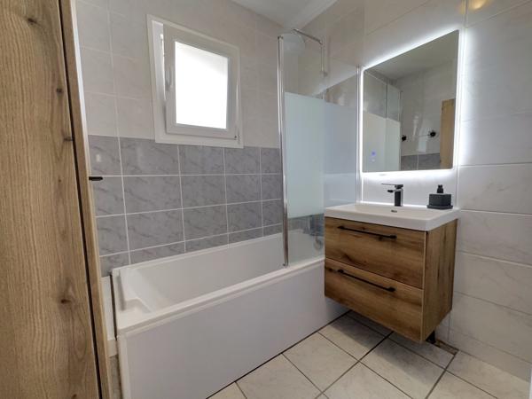 Biganos ! Maison 4P de 87 m2, parcelle de 806 m2, double garage, piscine