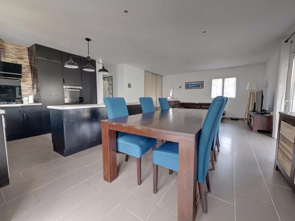 Biganos ! Maison 4P de 87 m2, parcelle de 806 m2, double garage, piscine