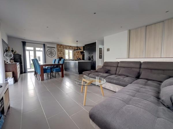 Biganos ! Maison 4P de 87 m2, parcelle de 806 m2, double garage, piscine