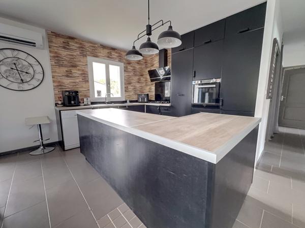 Biganos ! Maison 4P de 87 m2, parcelle de 806 m2, double garage, piscine