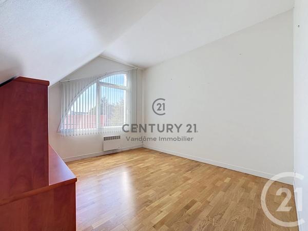 Appartement F3 à vendre  4 pièces - 106 m 2   CREPY EN VALOIS  - 60