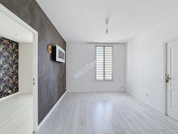 MONTREUIL, PROCHE COMMERCES ET ECOLES, JOLI 3 PIECES TRAVERSANT ENTIEREMENT RENOVE AVEC 2 CAVES.