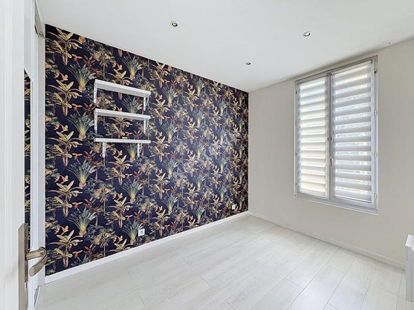 MONTREUIL, PROCHE COMMERCES ET ECOLES, JOLI 3 PIECES TRAVERSANT ENTIEREMENT RENOVE AVEC 2 CAVES.