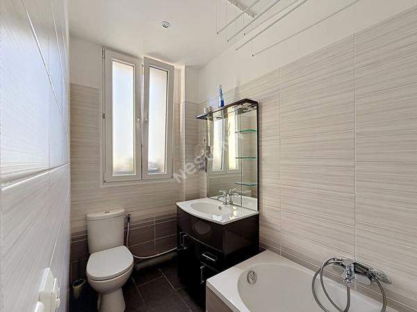 MONTREUIL, PROCHE COMMERCES ET ECOLES, JOLI 3 PIECES TRAVERSANT ENTIEREMENT RENOVE AVEC 2 CAVES.
