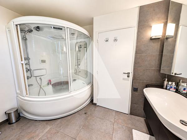Maison 7 pièces 256 m2