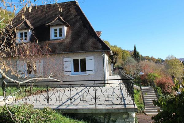 Maison de ville type 7, surface 245 m², garage privatif, sur un terrain 1012 m²
