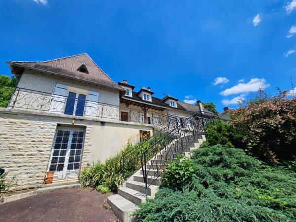 Maison de ville type 7, surface 245 m², garage privatif, sur un terrain 1012 m²