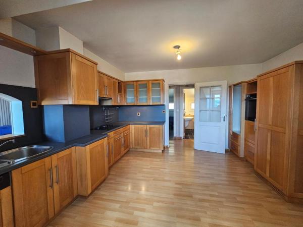 Maison de ville type 7, surface 245 m², garage privatif, sur un terrain 1012 m²