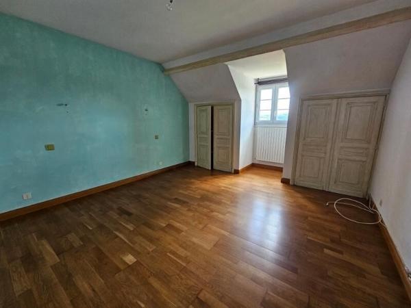 Maison de ville type 7, surface 245 m², garage privatif, sur un terrain 1012 m²