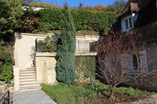 Maison de ville type 7, surface 245 m², garage privatif, sur un terrain 1012 m²