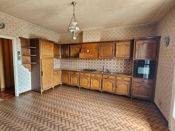 Maison de ville type 7, surface 245 m², garage privatif, sur un terrain 1012 m²