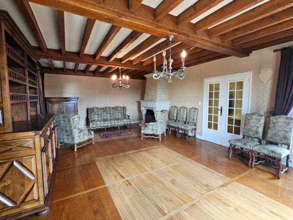 Maison de ville type 7, surface 245 m², garage privatif, sur un terrain 1012 m²