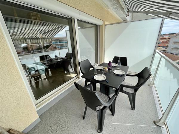 Appartement T2 bis à vendre au centre de Lacanau Océan avec balcon, parking, cellier excellent investissement locatif