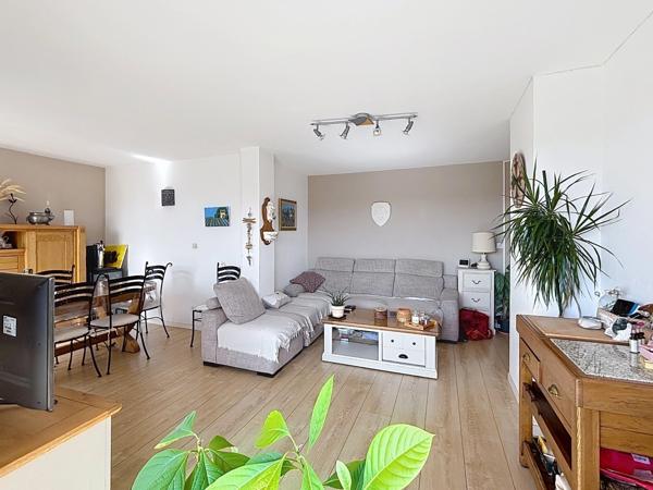 MARSEILLE 14ᵉ – APPARTEMENT T4 LUMINEUX AVEC BALCON + CAVE & GARAGE EN SUPPLÉMENT NON INCLUS DANS LE PRIX