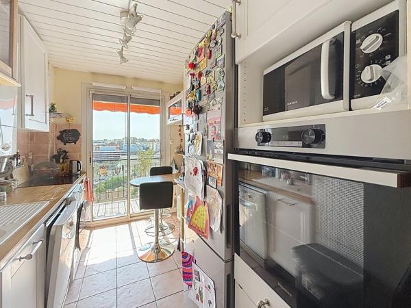 MARSEILLE 14ᵉ – APPARTEMENT T4 LUMINEUX AVEC BALCON + CAVE & GARAGE EN SUPPLÉMENT NON INCLUS DANS LE PRIX