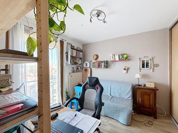 MARSEILLE 14ᵉ – APPARTEMENT T4 LUMINEUX AVEC BALCON + CAVE & GARAGE EN SUPPLÉMENT NON INCLUS DANS LE PRIX