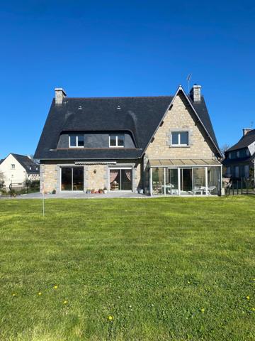 Belle et vaste contemporaine au coeur de St-Malo