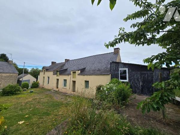 a 10MNS de REDON/GARE, EN HAMEAU, maison en pierre à rénover comprenant : cuisine, chambre, deu...