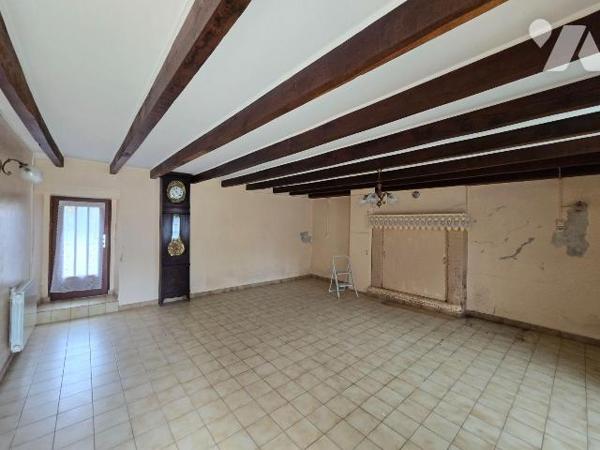 a 10MNS de REDON/GARE, EN HAMEAU, maison en pierre à rénover comprenant : cuisine, chambre, deu...
