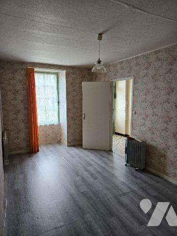 a 10MNS de REDON/GARE, EN HAMEAU, maison en pierre à rénover comprenant : cuisine, chambre, deu...