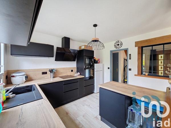 House for sale 8 rooms 158 m² Saint-Just-Sauvage