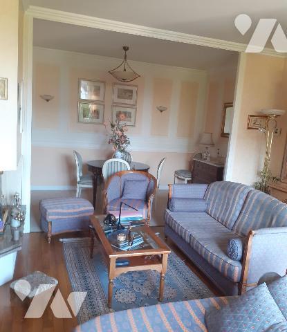 Maison avec grand terrain de 1800m2 avec bassin