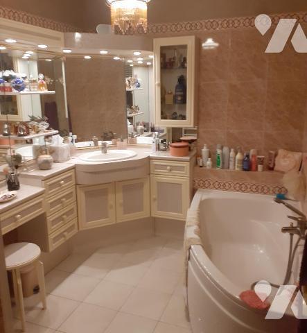 Maison avec grand terrain de 1800m2 avec bassin