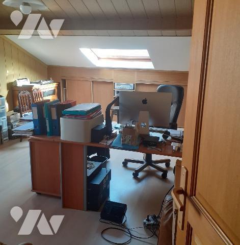 Maison avec grand terrain de 1800m2 avec bassin