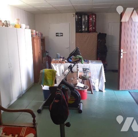 Maison avec grand terrain de 1800m2 avec bassin