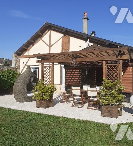 Maison avec grand terrain de 1800m2 avec bassin