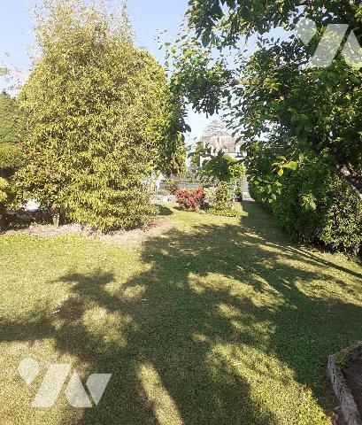 Maison avec grand terrain de 1800m2 avec bassin