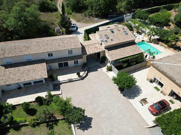 Puget sur Argens 83480- Ensemble immobilier de 3 villas sur terrain de 5400m²