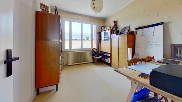 Maison de plain-pied - 4 chambres - garage - terrain clos