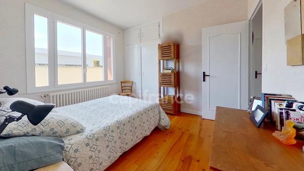 Maison de plain-pied - 4 chambres - garage - terrain clos